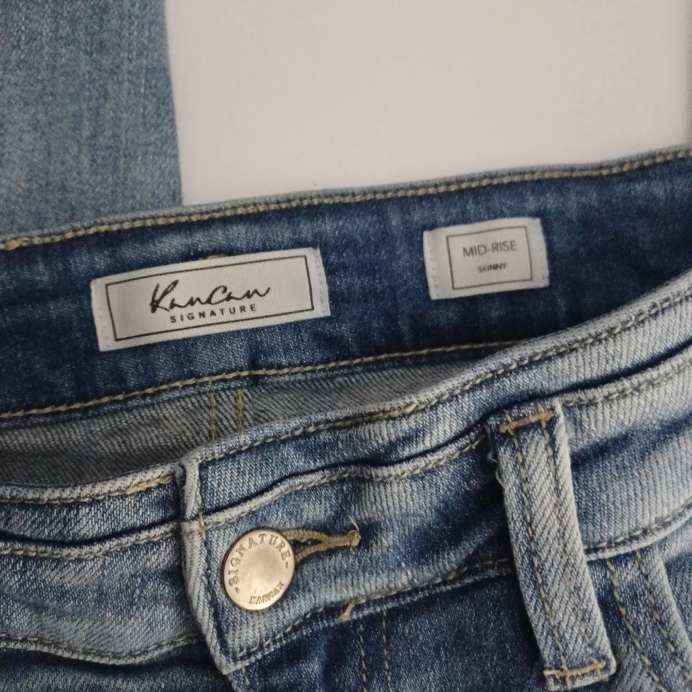 KanCan Distressed Jeans Sz 28